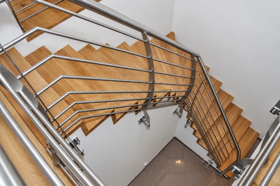 Schodiště a zábradlí